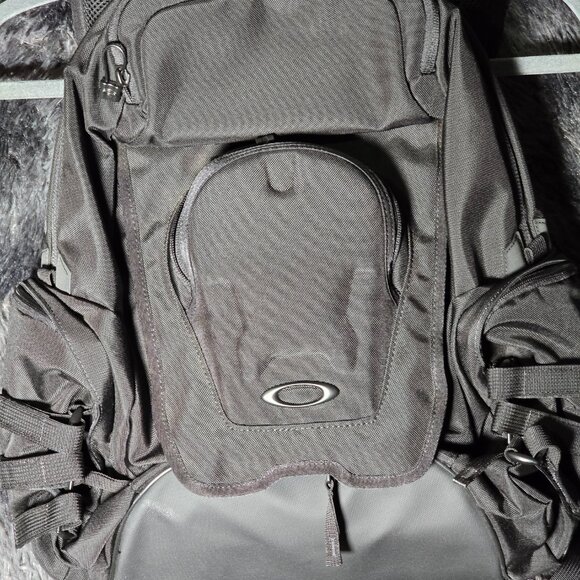 Oakley ICON 2.0 Backpack Blackout Tactical EDC Travel Laptop Bag NWOT - Picture 8 of 9